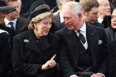 L'ex-reine Anne-Marie de Grèce et le prince Charles d'Angleterre aux obsèques de l'ex-roi Michel de Roumanie à Bucarest, le 16 décembre 2017