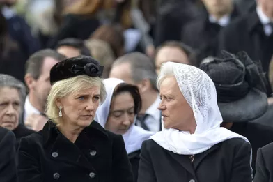 Les princesses Astrid de Belgique et Muna de Jordanie aux obsèques de l'ex-roi Michel de Roumanie à Bucarest, le 16 décembre 2017
