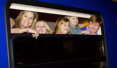 Avant de devenir roi et reine des Pays-Bas, Willem-Alexander et son épouse Maxima ont décidé de s’offrir un peu de bon temps en famille. Le couple et ses trois petites princesses ont pris le train royal à Amsterdam vendredi en direction de la station de ski deLech am Arlberg, en Autriche. 