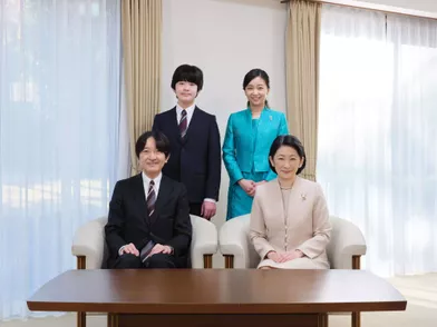 Le prince héritier du Japon Fumihito d'Akishino avec les princesses Kiko et Kako et le prince Hisahito, le 13 décembre 2021. Photo diffusée le 1er janvier 2022