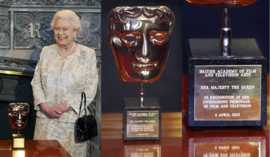 Elizabeth reçoit le prix de "la plus mémorable des James Bond Girls"