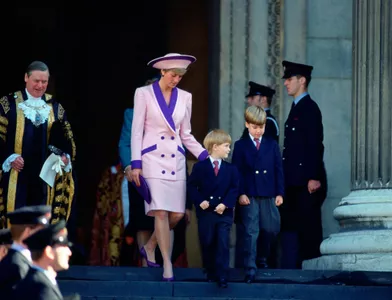 https://www.parismatch.com/Royal-Blog/Royaume-Uni/La princesse Diana avec ses fils les princes William et Harry, le 12 octobre 1990