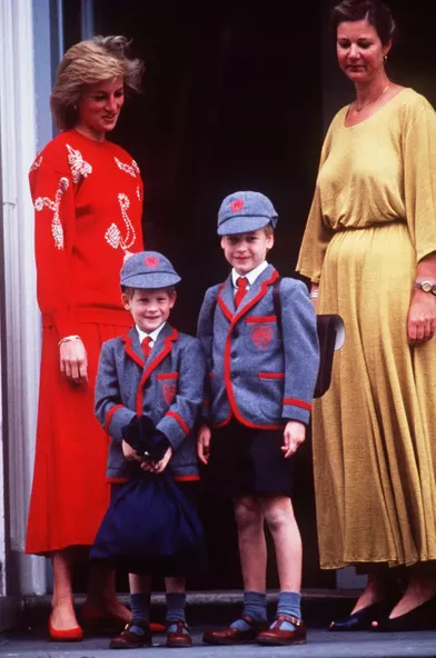 https://www.parismatch.com/Royal-Blog/Royaume-Uni/La princesse Diana avec ses fils les princes William et Harry, en septembre 1989