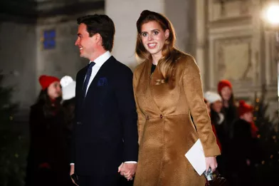 La princesse Beatrix d'York et son mari Edoardo Mapelli Mozzi à l'abbaye de Westminster à Londres, le 8 décembre 2021