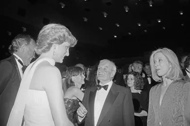 Lady Diana au Festival de Cannes avec le réalisateur Lindsay Anderson et l'actrice Jean Marsh, le 15 mai 1987