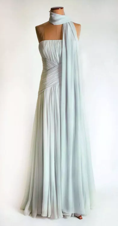 La robe que portaitLady Diana au Festival de Cannes le 15 mai 1987 et qui a été vendue aux enchères en 2011