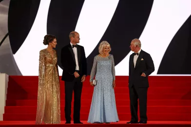 William, Kate, Charles et Camilla à la première de &quot;James Bond&quot; à Londres.