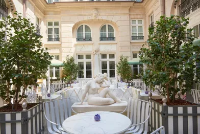 La Cour Gabriel, imaginée par Tristan Auer et végétalisée par Louis Benech, paysagiste du Jardin de Versailles.