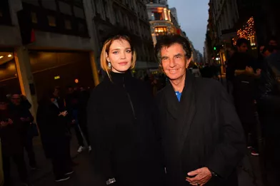 Natalia Vodianova et Jack Lang à l'exposition consacrée aux créations d'Azzedine Alaïa, à Paris, le 20 janvier 2019.