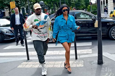 Kanye West et Kim Kardashian avenue Montaigne, avant le défilé homme printemps-été 2019, le 21 juin.