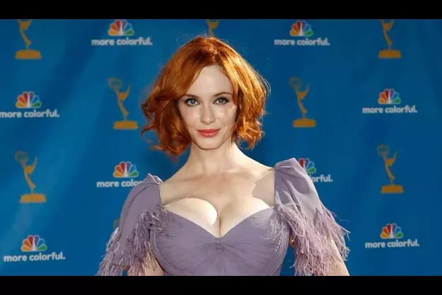 https://resize-parismatch.lanmedia.fr/f/webp/r/625,417,forcex,center-middle/img/var/news/storage/images/paris-match/people/television/christina-hendricks-joan-holloway-dans-mad-men-egerie-vivienne-westwood-icone-femmes-rondes-147800/1417512-1-fre-FR/Christina-Hendricks-Venus-des-temps-modernes.jpg