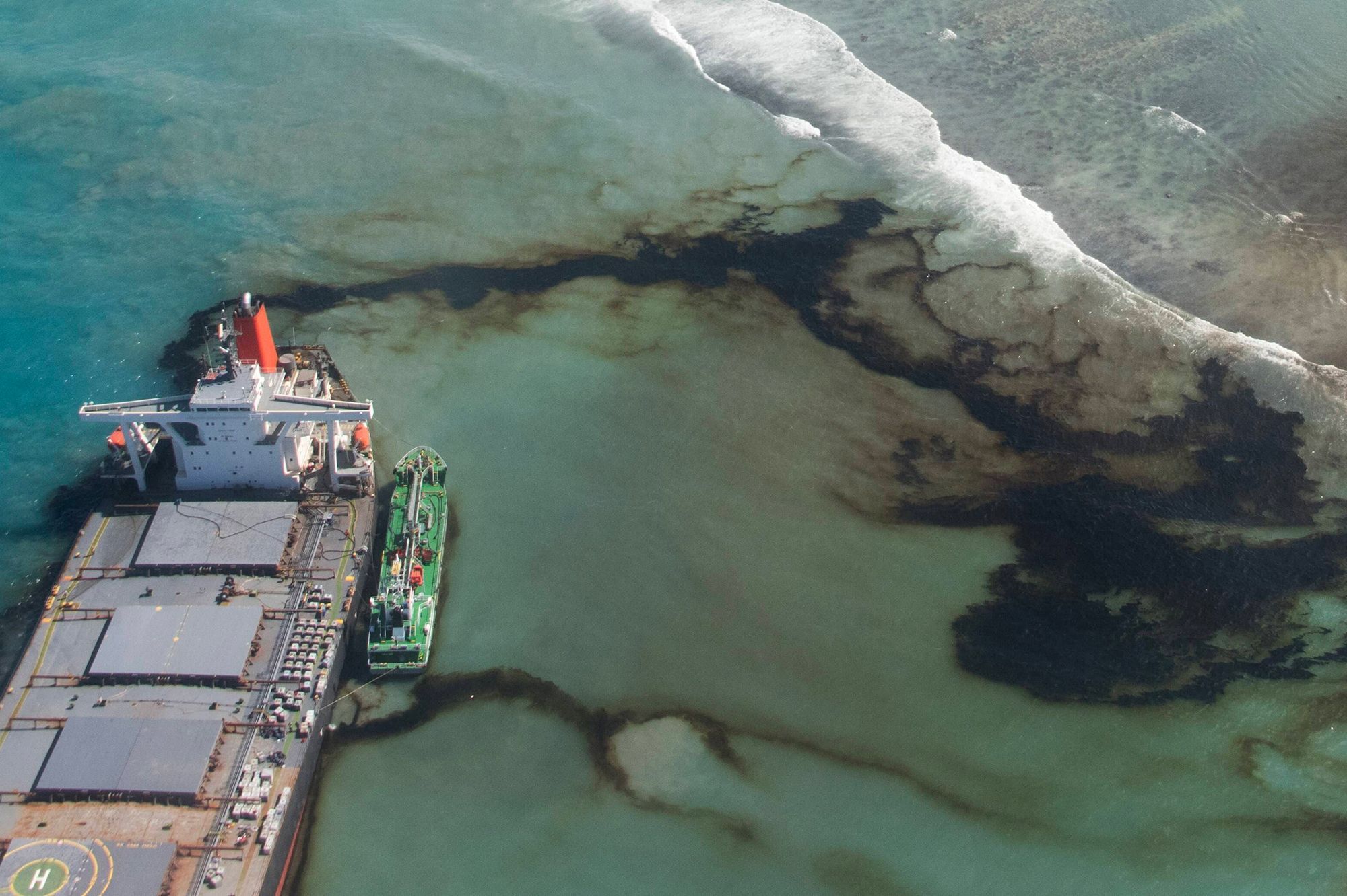 Marée noire à l'île Maurice : presque tout le carburant a été ...