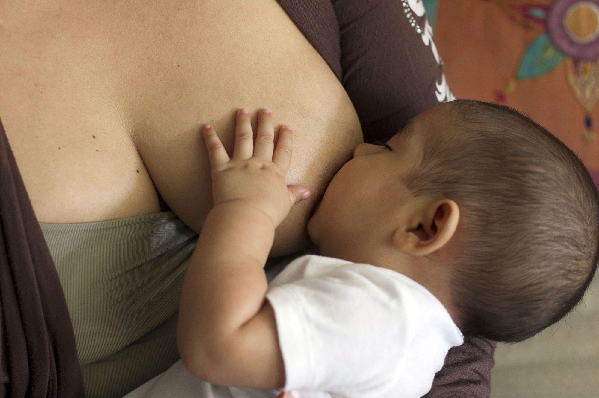 Une Policiere Allaite Un Bebe Abandonne Et Emeut L Argentine