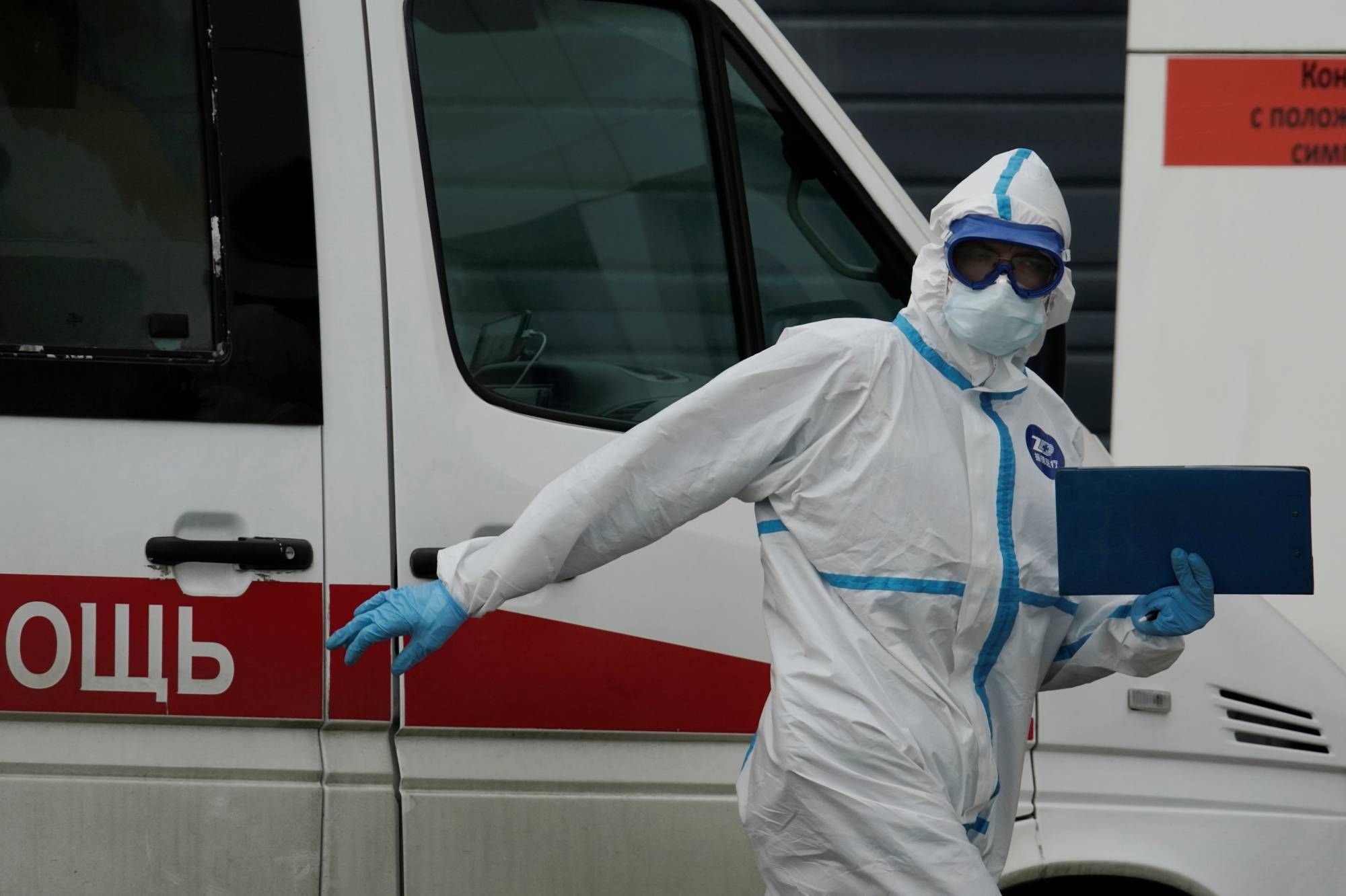la russie franchit le cap des 1000 morts et 100 000 cas de coronavirus