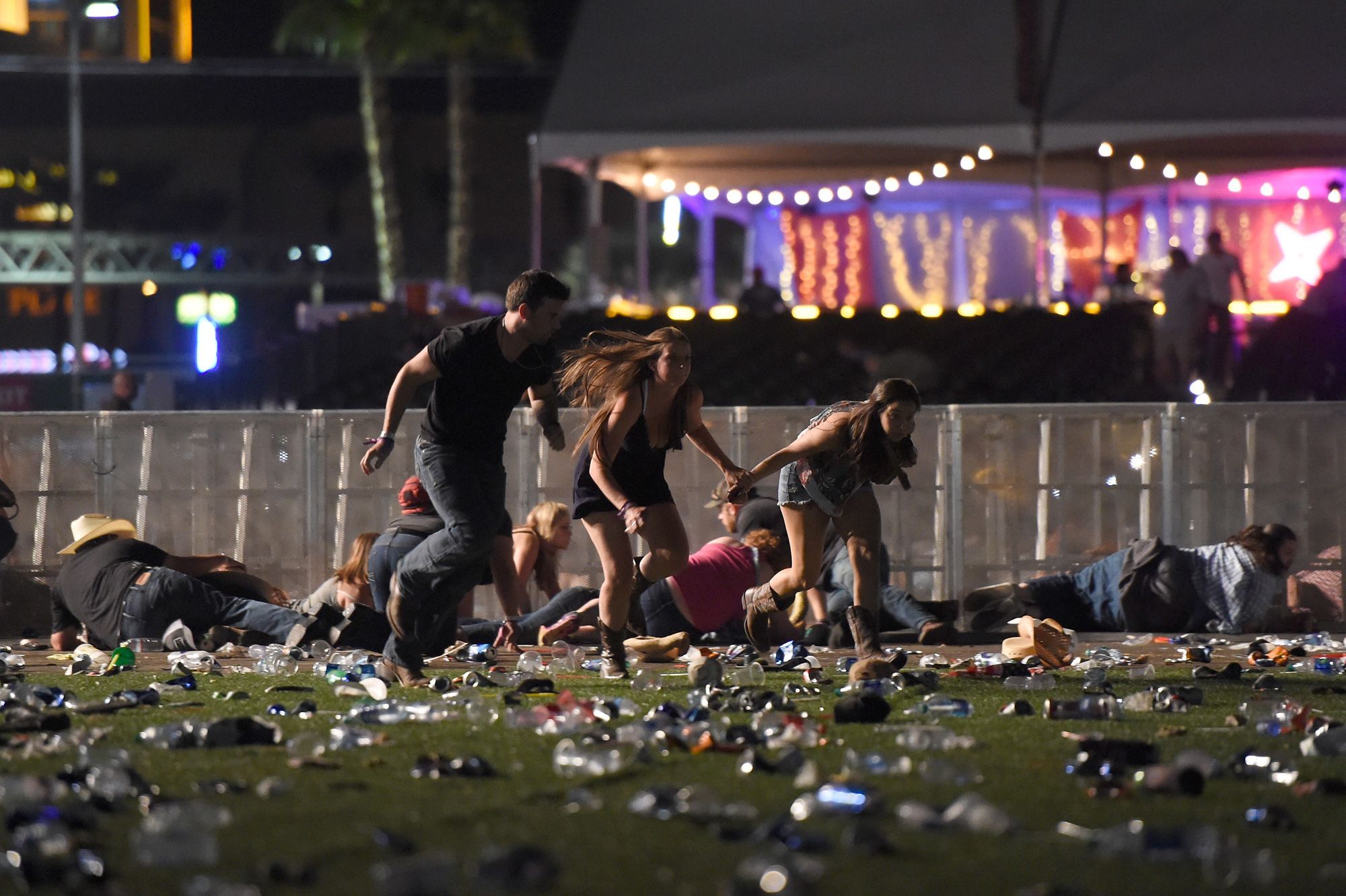 Las Vegas Un Homme Tire Dans La Foule A Un Concert Au Moins 50 Morts