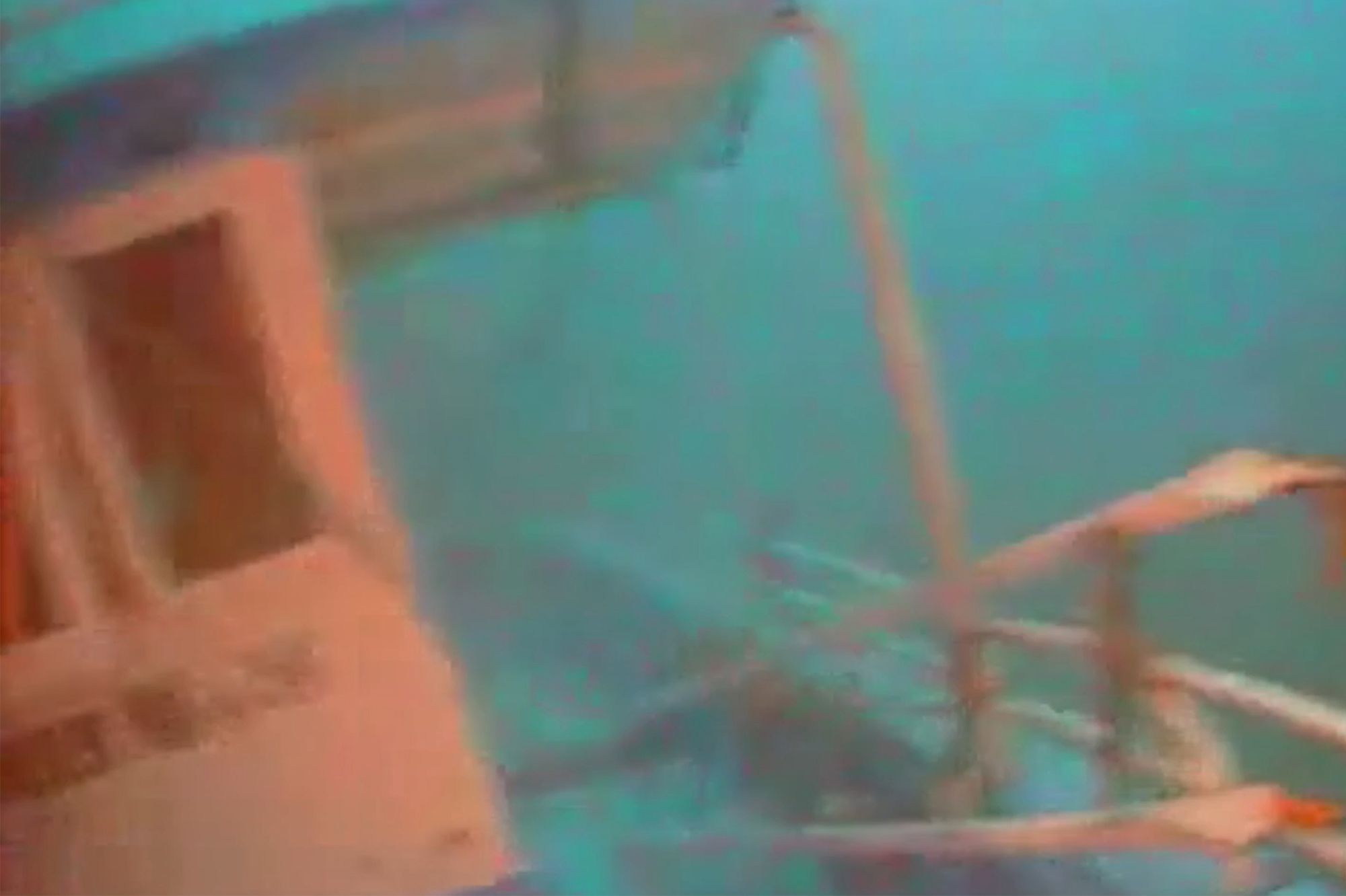 Le Recit D Un Plongeur Italien Devant Le Corps D Une Migrante Enlacant Son Bebe