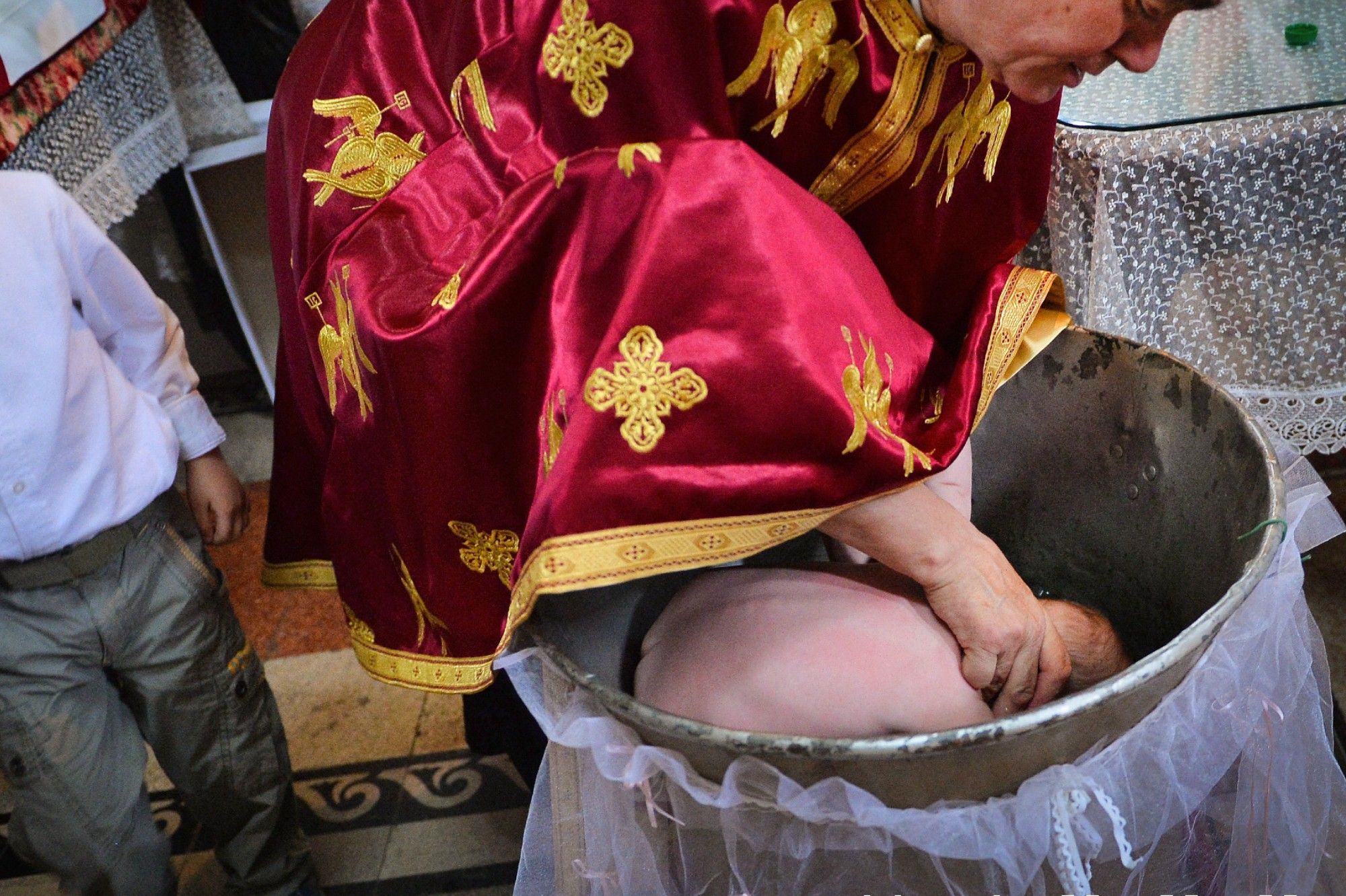 Roumanie Mort D Un Bebe Apres Son Bapteme