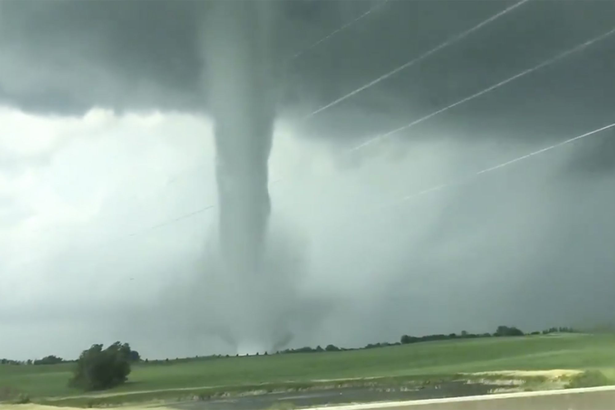 Une Gigantesque Tornade Se Dechaine Dans Le Minnesota Et Tue Un Homme