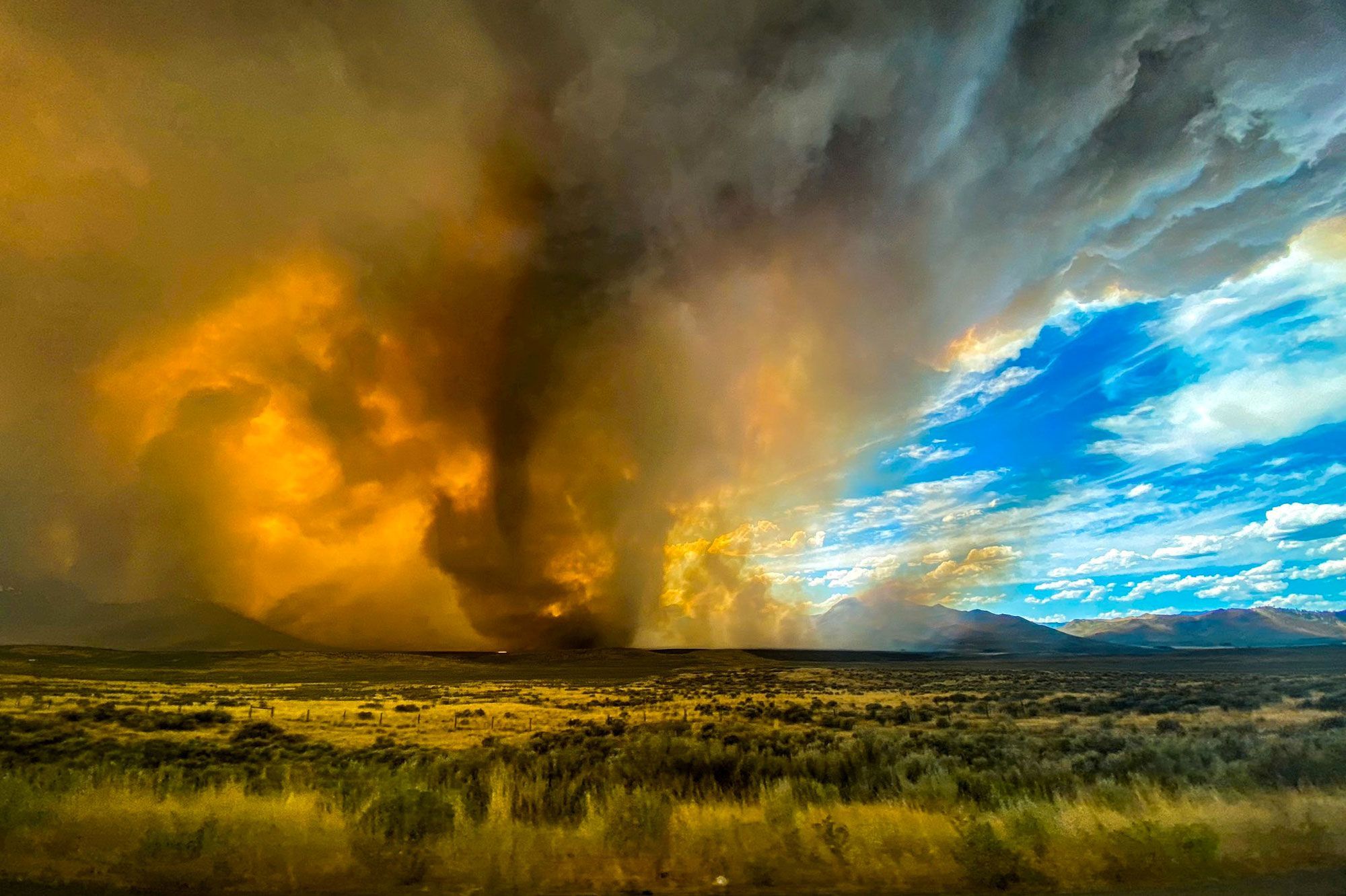 Une Tornade De Feu Souffle Sur La Californie