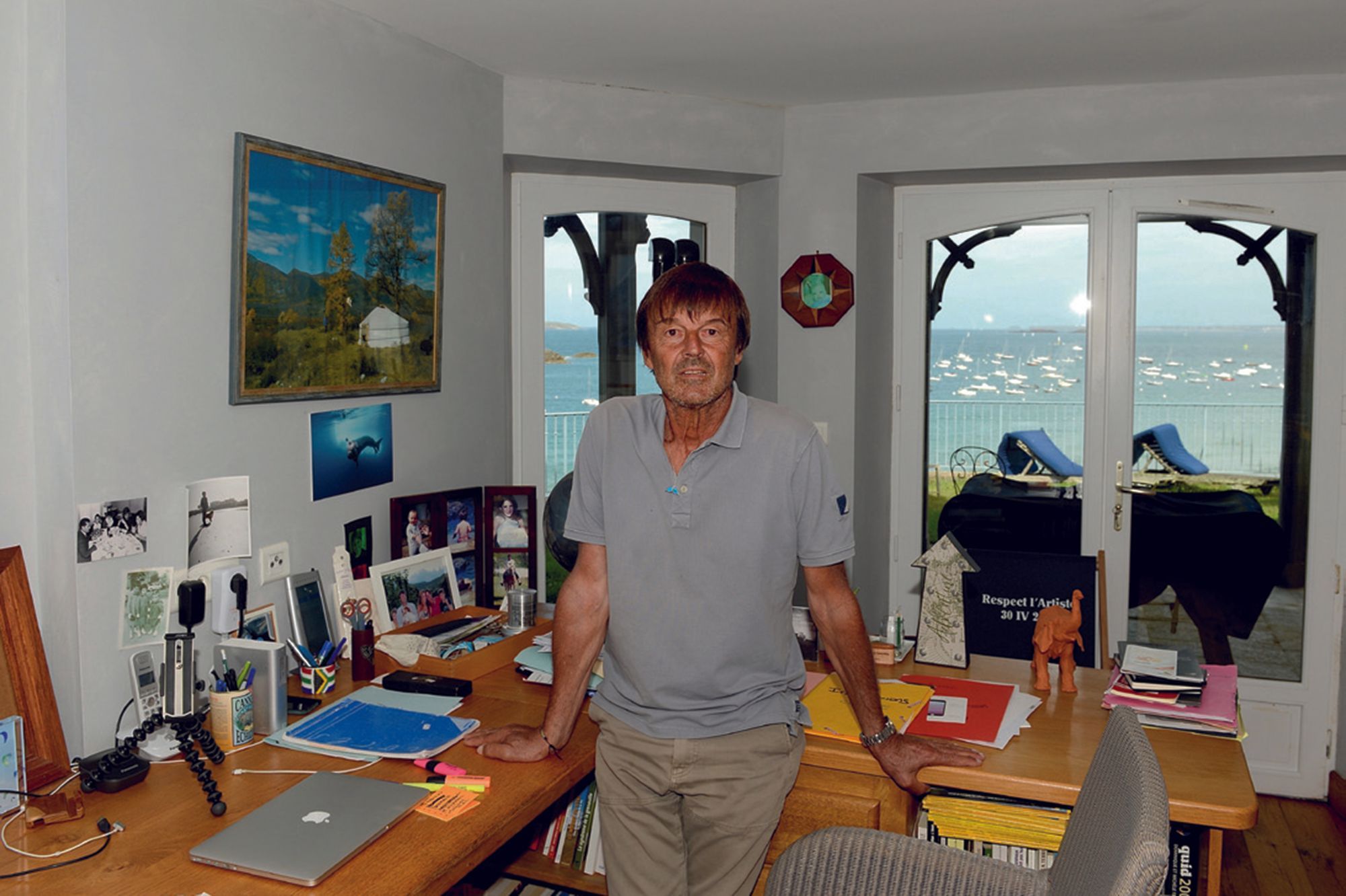 accuse de viols et agressions sexuelles nicolas hulot s est refugie a saint lunaire