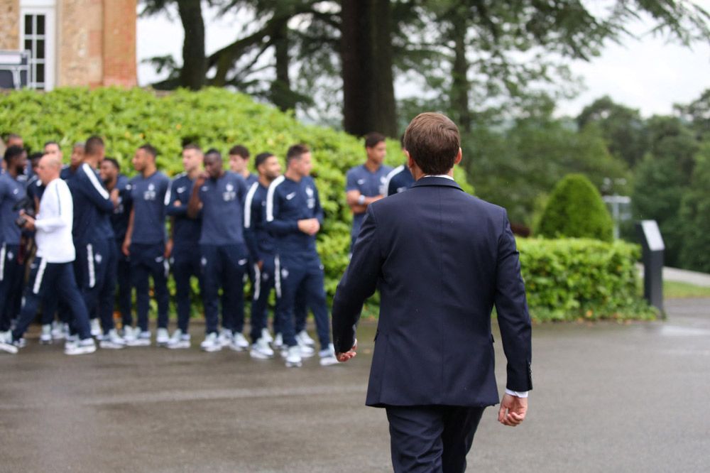 A La Veille De L Euro Emmanuel Macron Ira Encourager Les Bleus A Clairefontaine