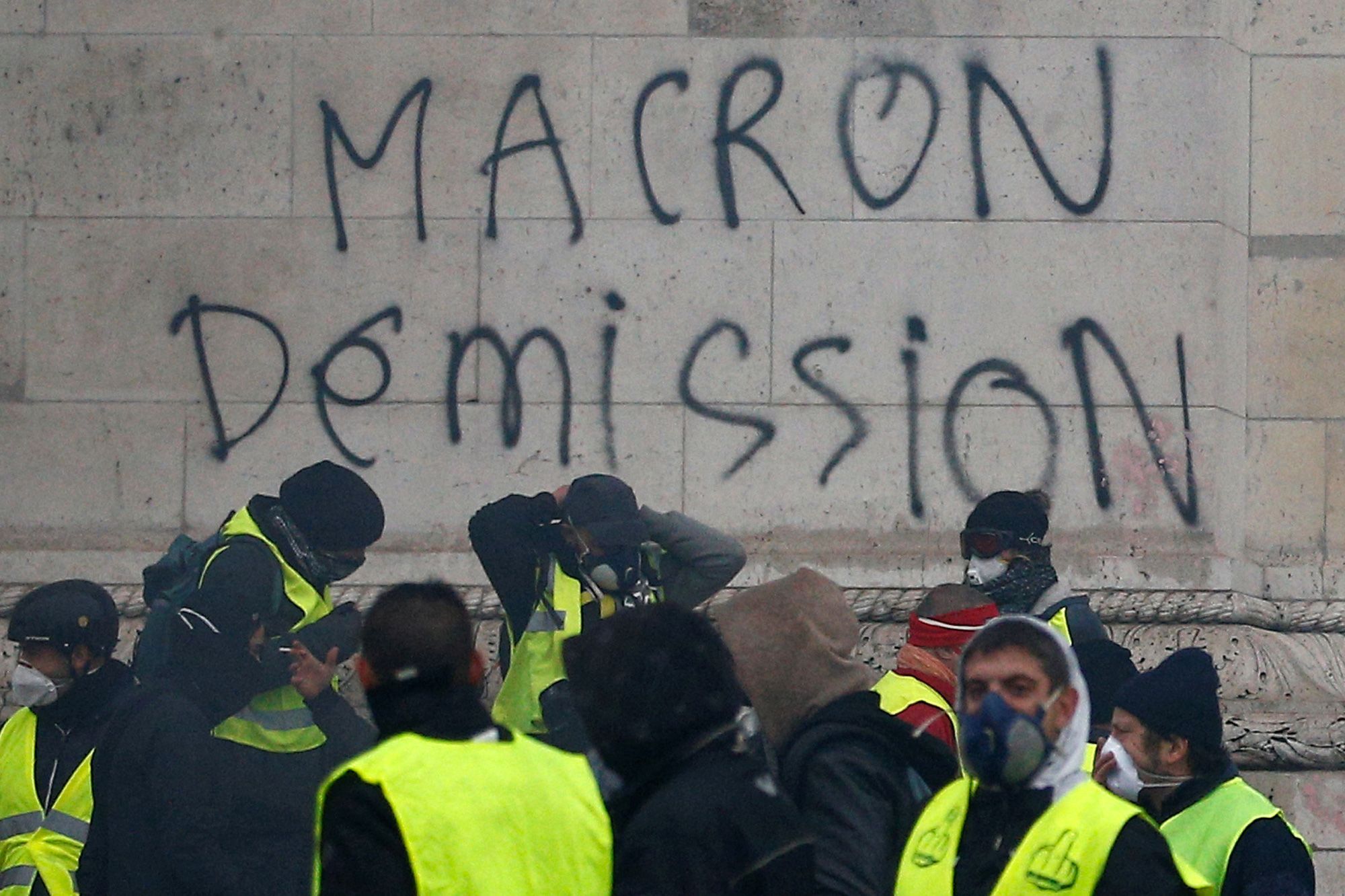 Un Gilet Jaune Reçu à Lelysée Où Il échange Avec Macron