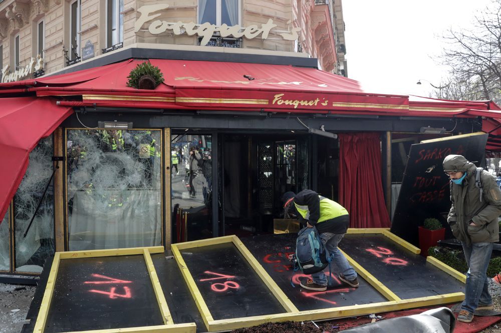 Acte 18 Des Gilets Jaunes Le Fouquets Et Des Magasins