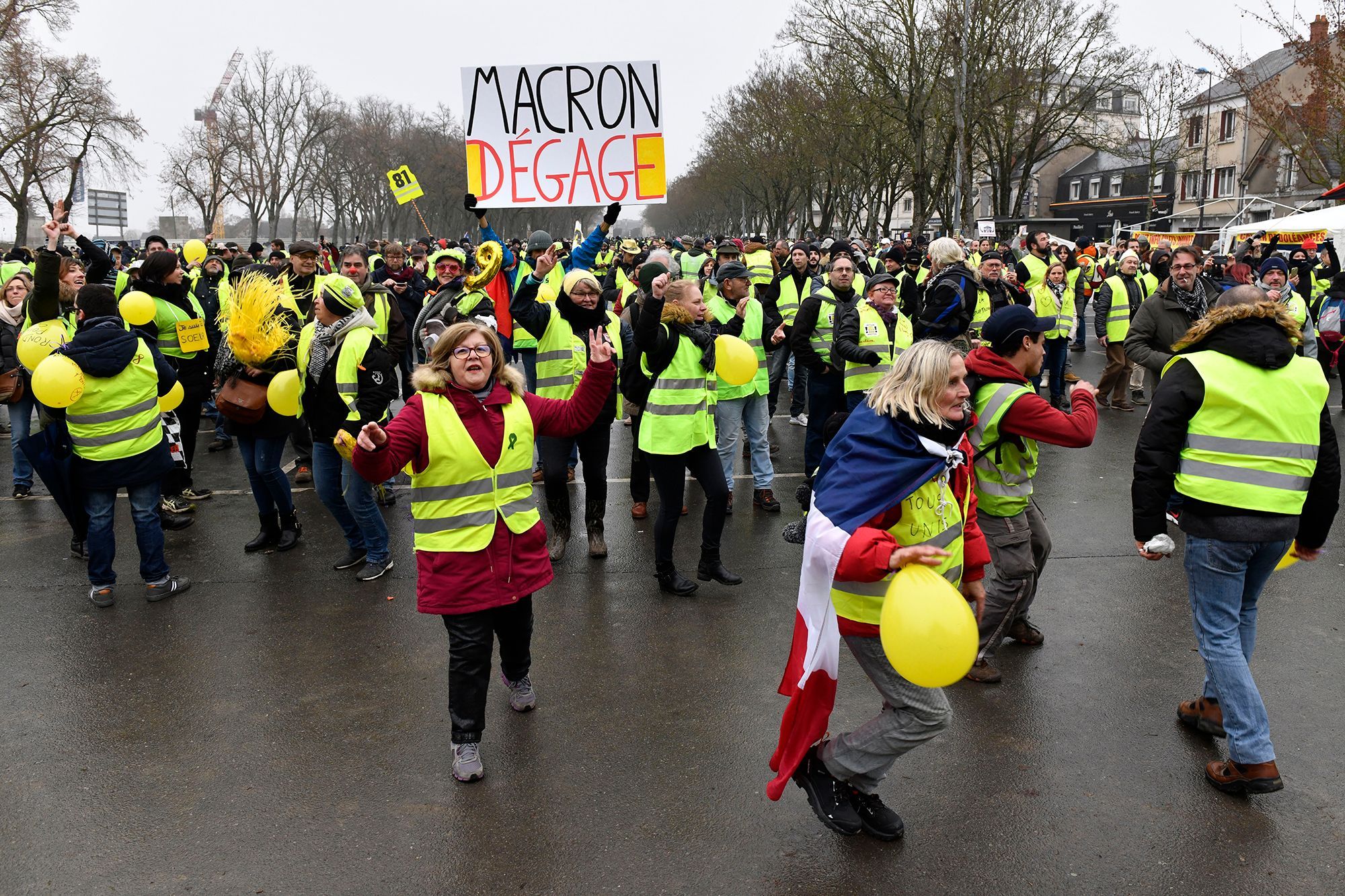 Avec Les Gilets Jaunes Dans Les Rues De Bourges