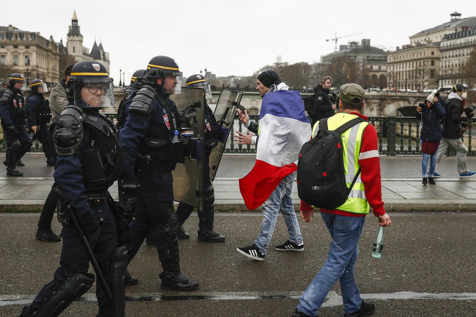 Gilets Jaunes 65 Interpellations à Paris Dont Eric Drouet