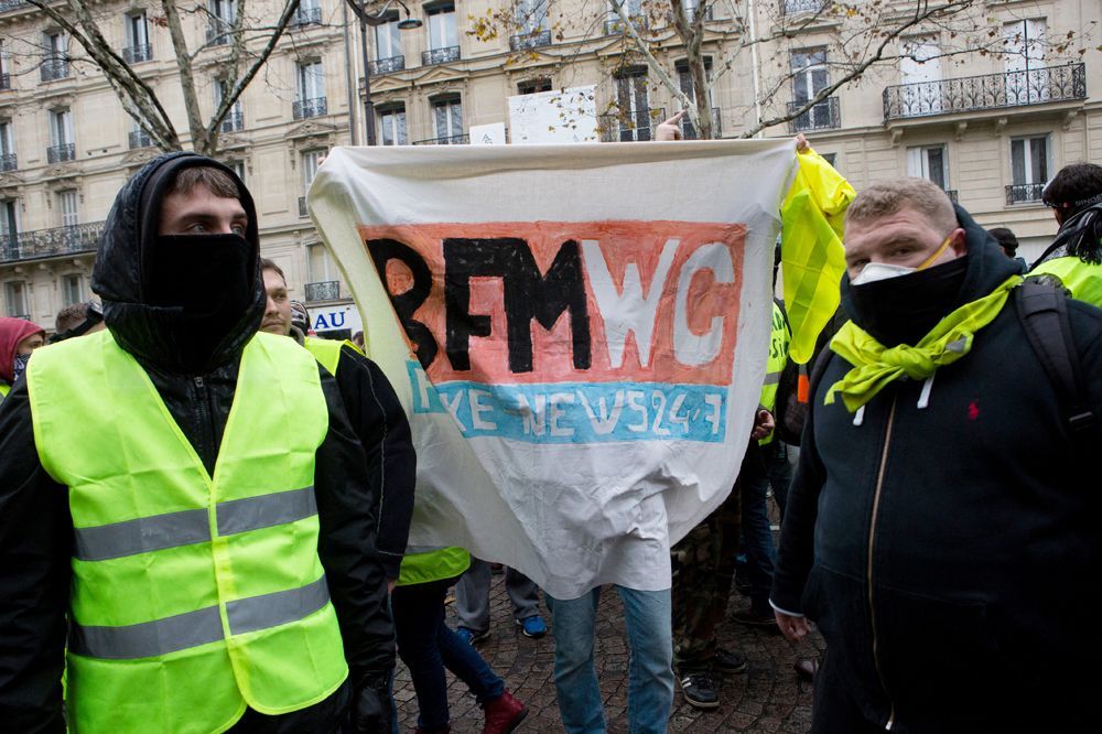 Gilets Jaunes Des Incidents à Paris Près Des Studios De Bfmtv