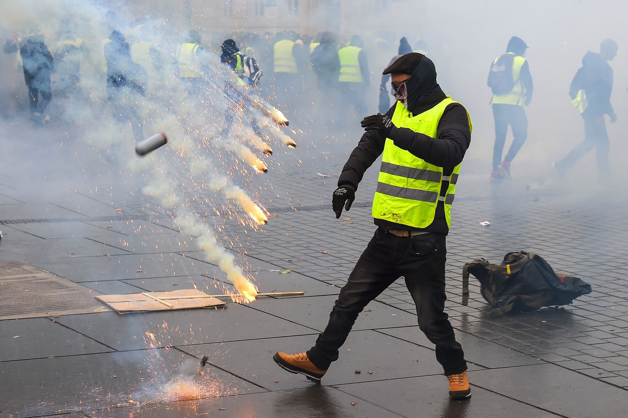 Gilets Jaunes Le Jeune Qui A Eu La Main Arrachée à