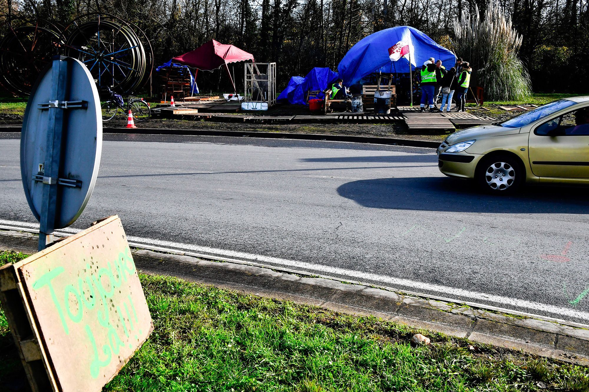 Gilets Jaunes Une Journaliste De France 3 Frappée à Un