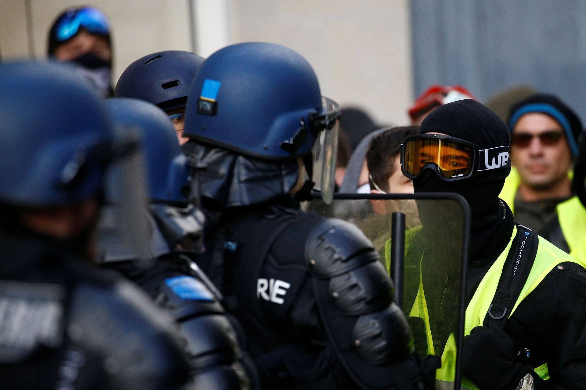 Lanceur De Balles De Défense Plainte Dun Gilet Jaune à Caen