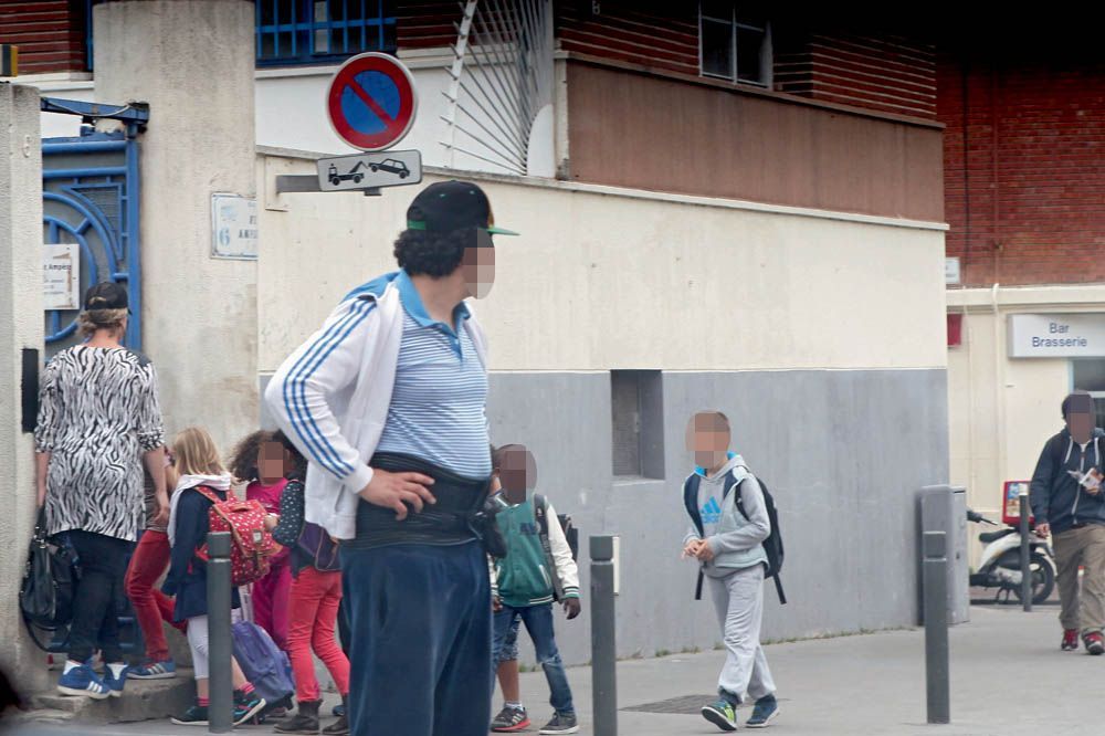 Saint Ouen Le Business De La Drogue Devant Les Ecoles