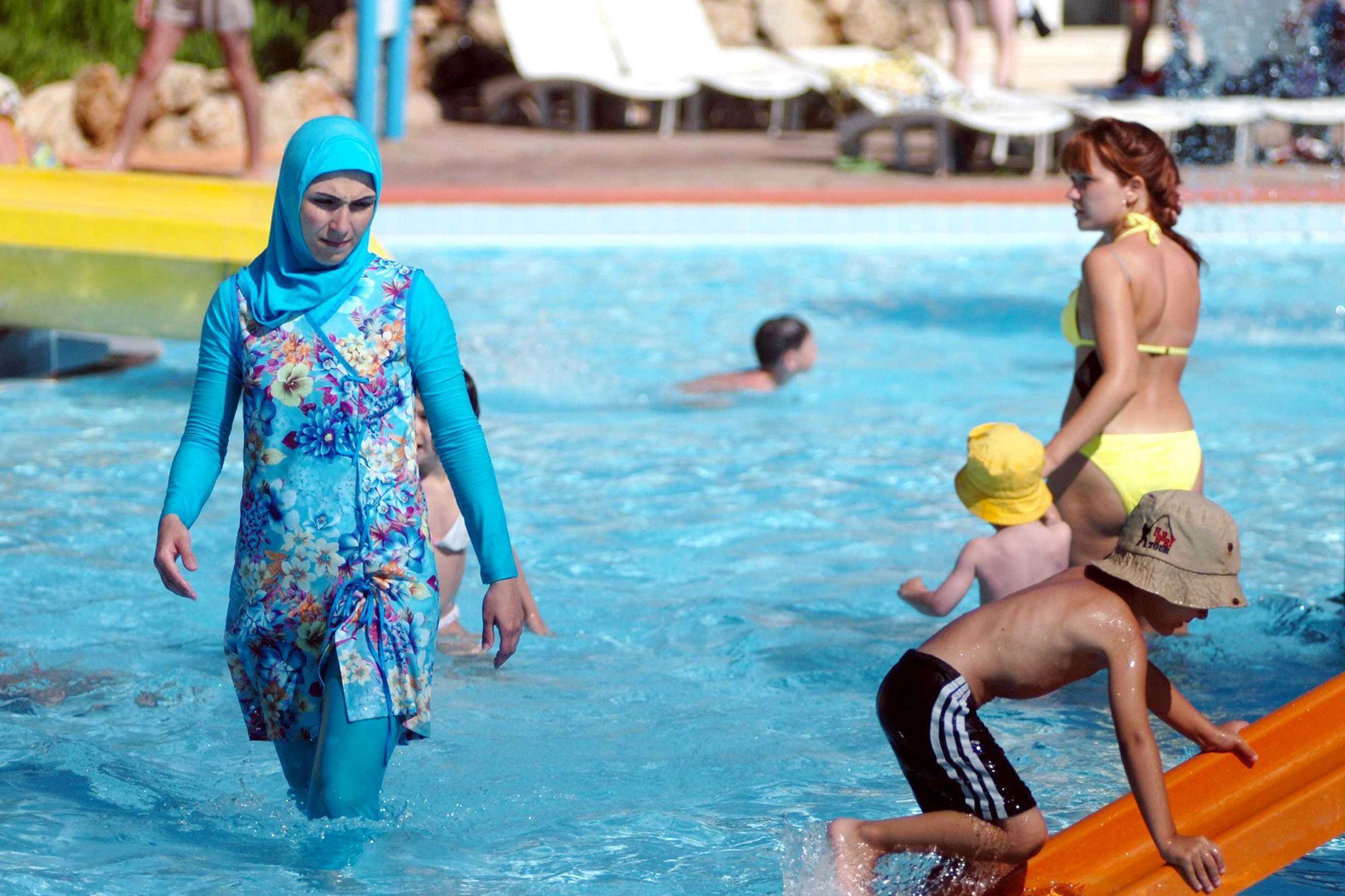 Une Sortie Burkini Dans Un Parc Aquatique Fait Polemique