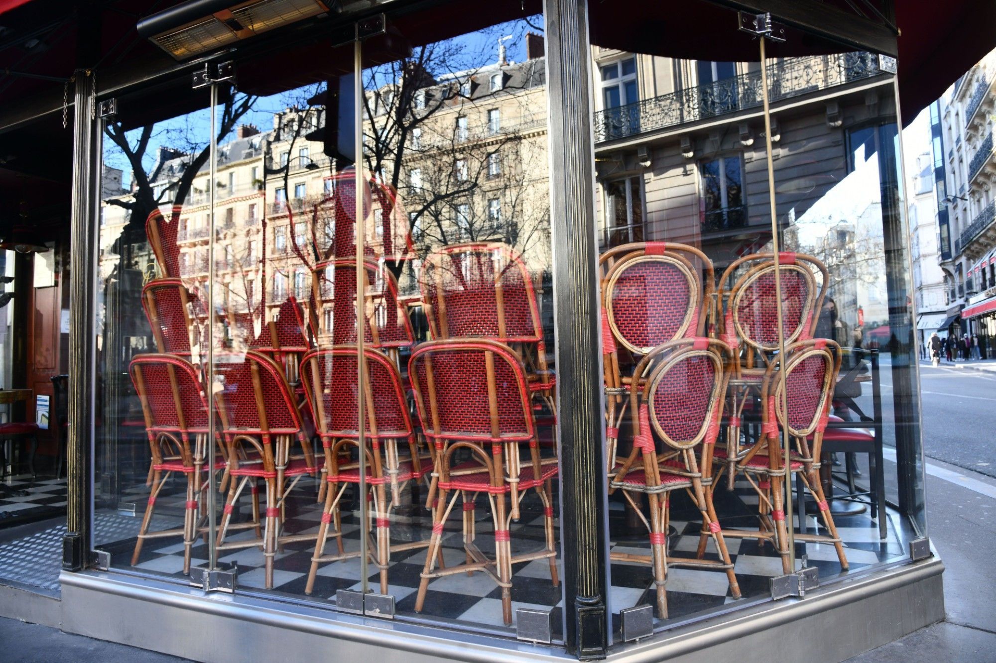 Vaucluse Un Commissaire Et Un Magistrat Surpris Dans Un Restaurant Clandestin