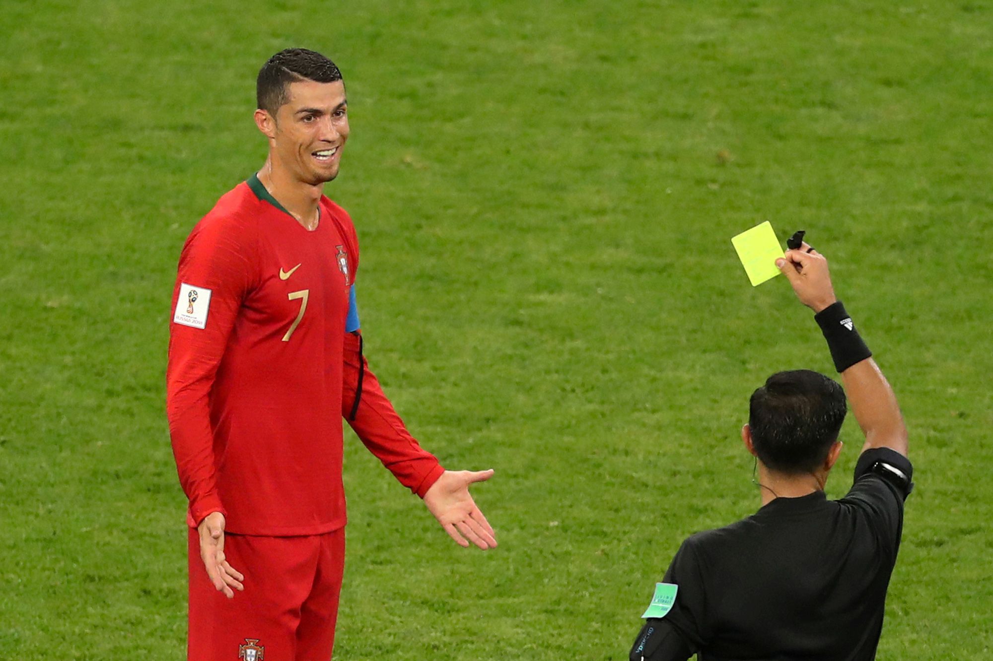 Jaune Ou Rouge Le Carton De Cristiano Ronaldo Sème La Discorde