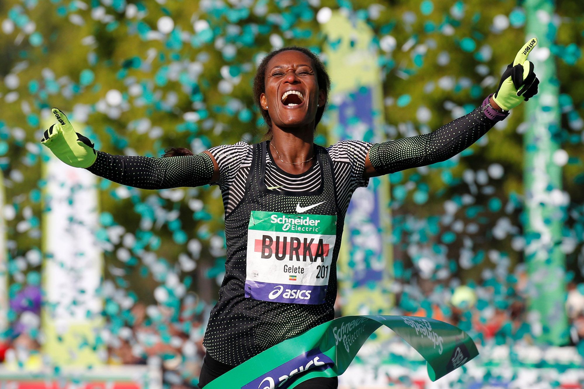 Marathon De Paris Le Double Ethiopien Et Le Record De France Pour Clemence Calvin En Images