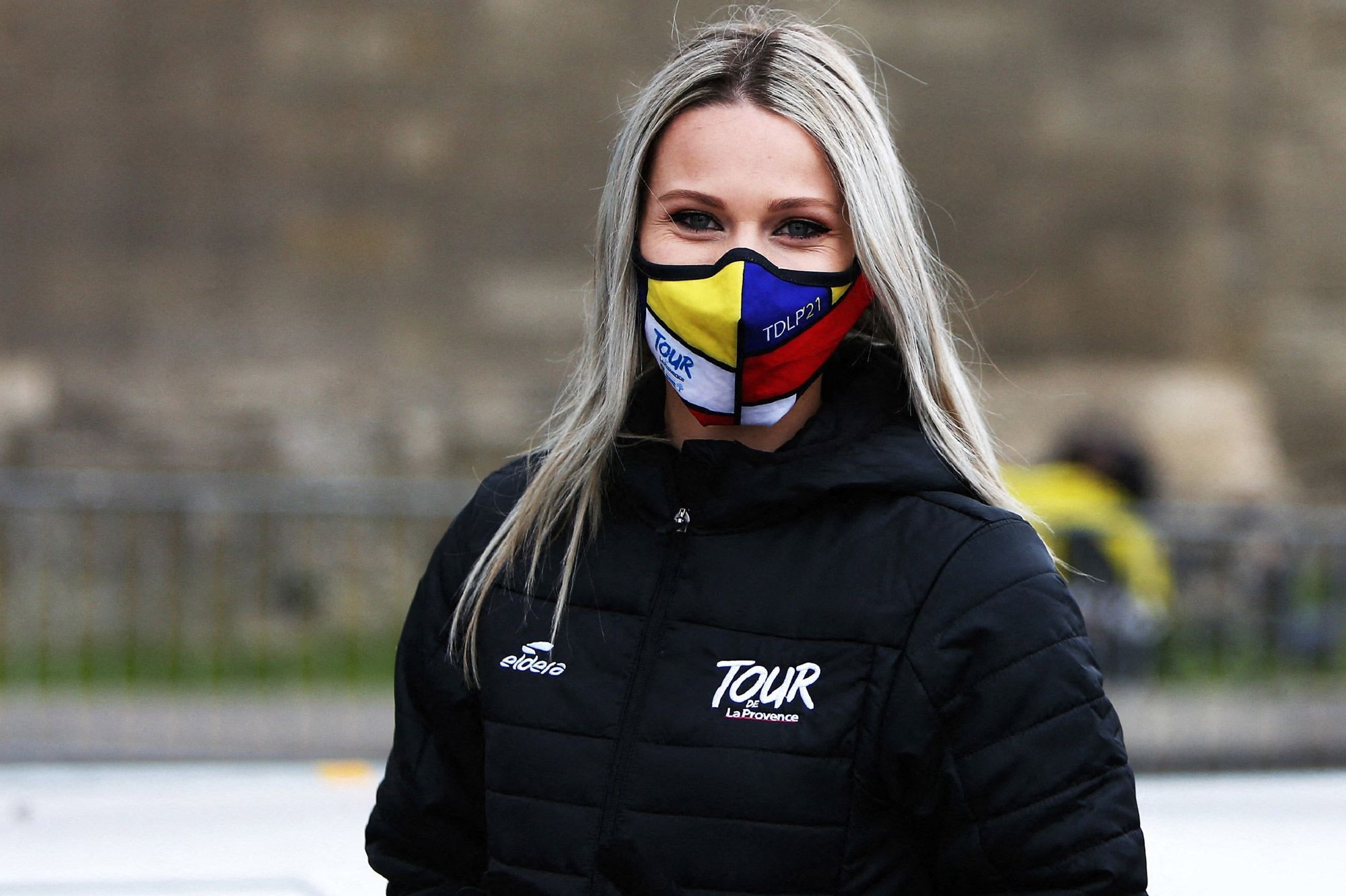 Marion Rousse Tendre Calin Devant Le Tour Avec Son Petit Nino