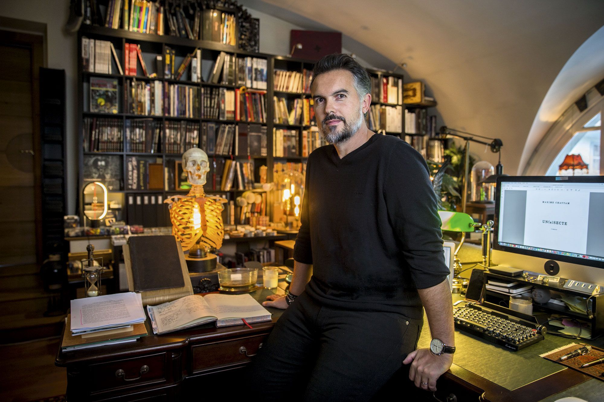 Dans Le Bureau De Maxime Chattam