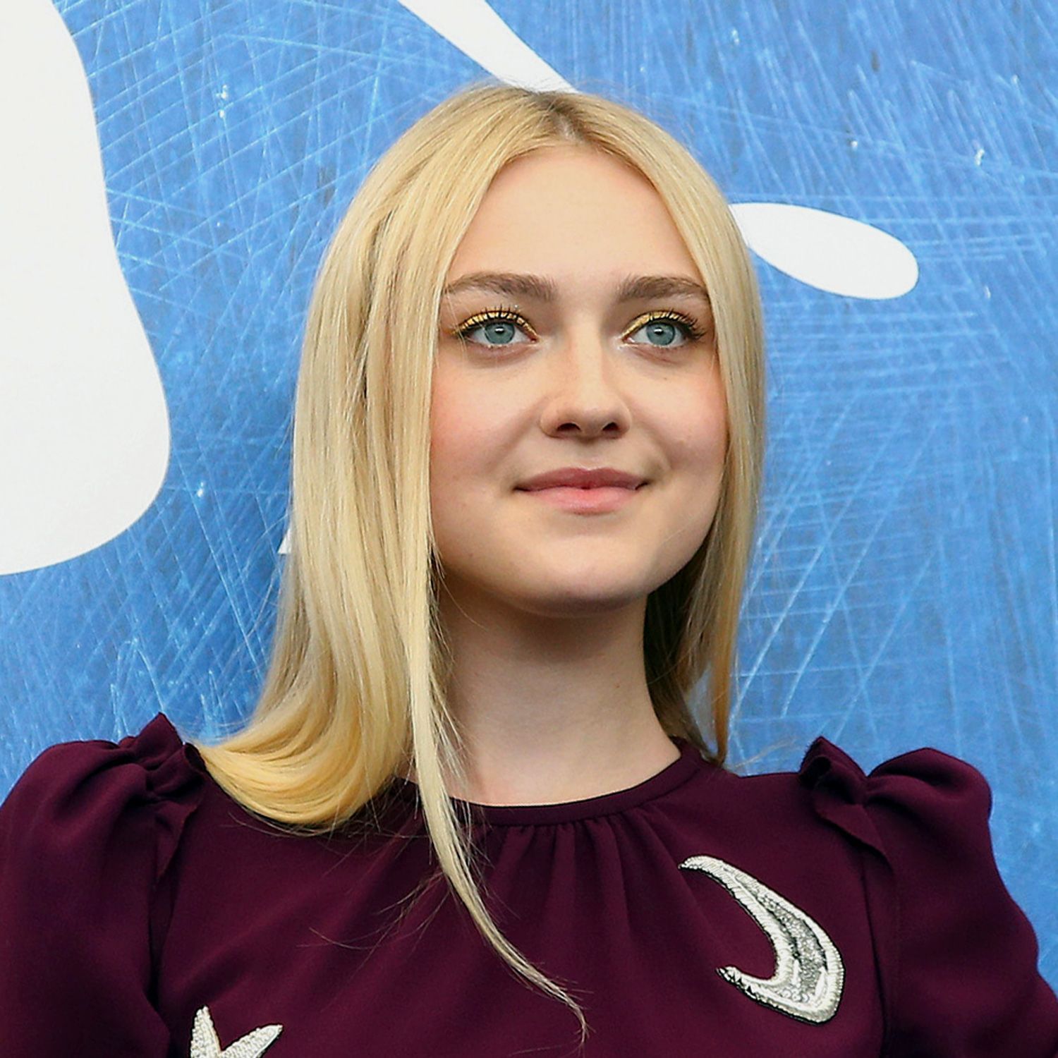 https://resize-parismatch.lanmedia.fr/img/var/news/storage/images/paris-match/people-a-z/dakota-fanning/6133508-7-fre-FR/Dakota-Fanning.jpg