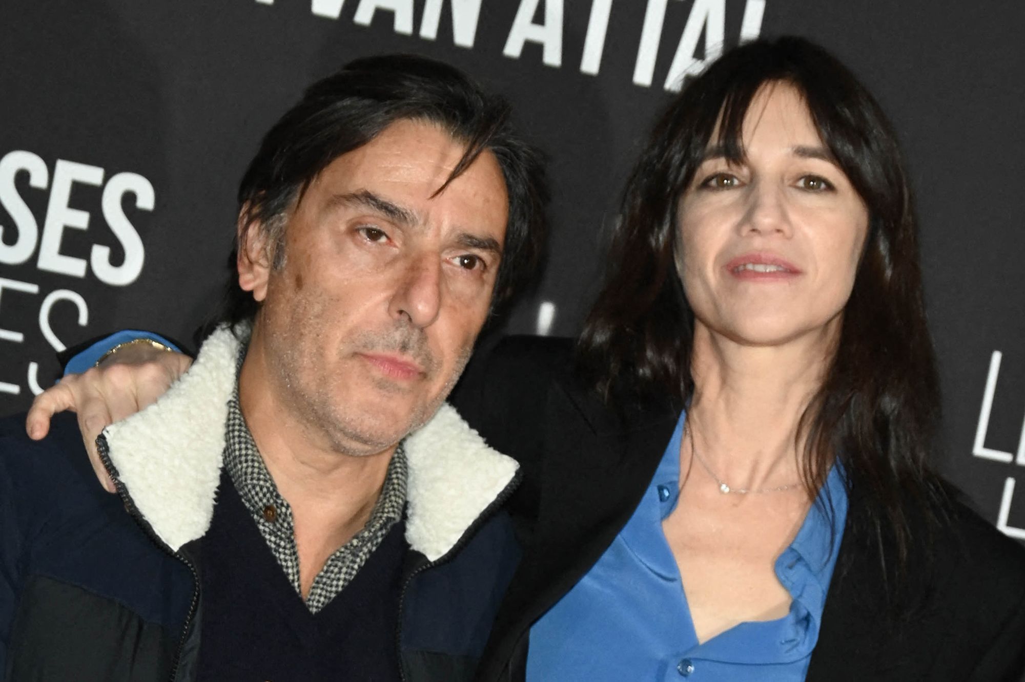 charlotte gainsbourg et yvan attal tapis rouge complice