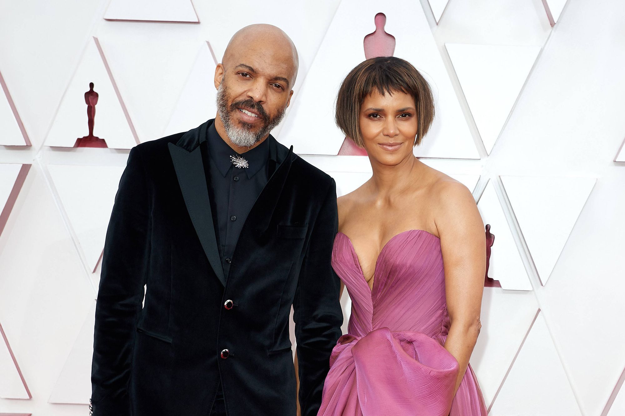 Halle Berry Amoureuse Aux Oscars 21