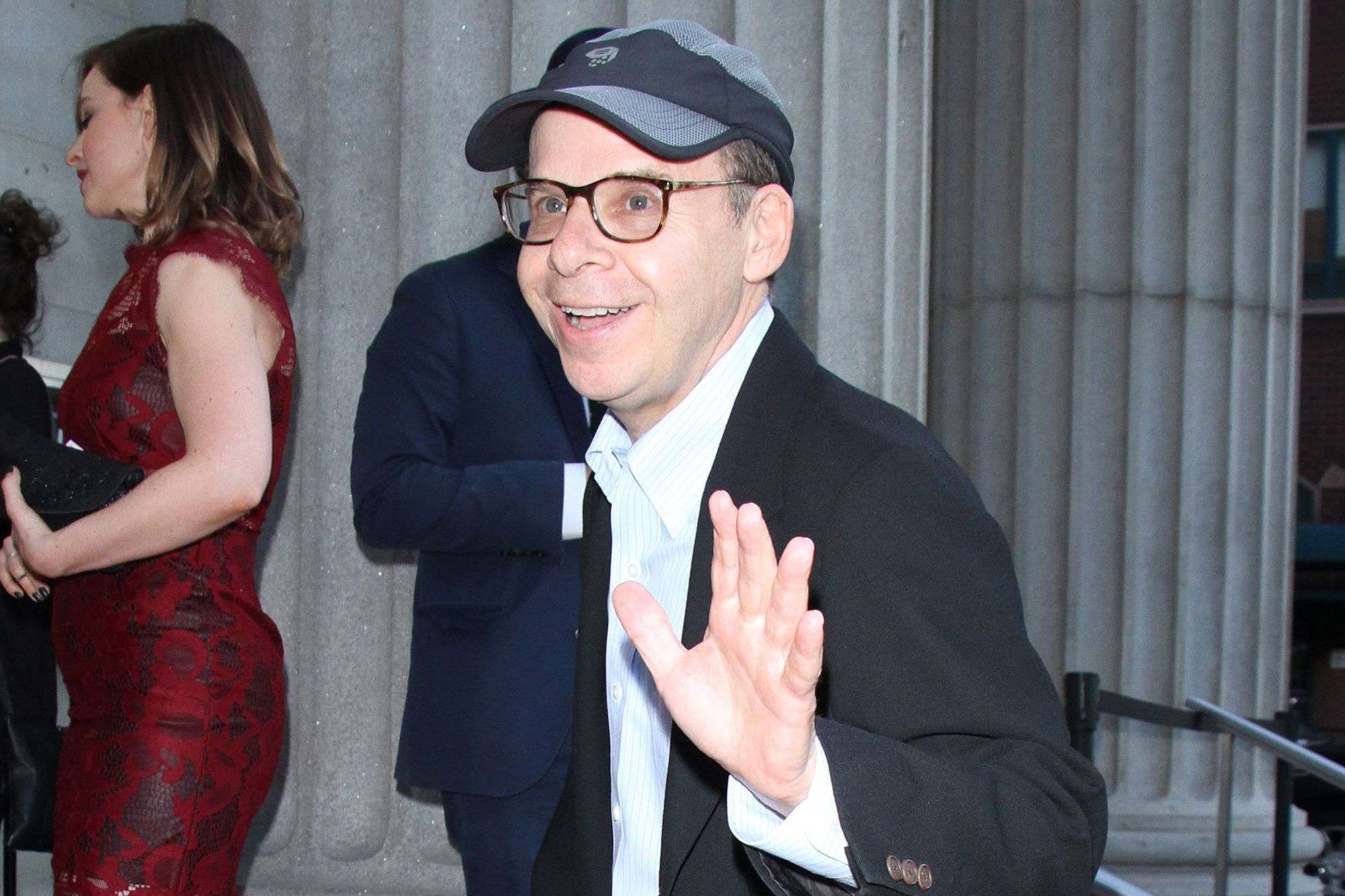 L Acteur Rick Moranis Attaque Dans La Rue A New York