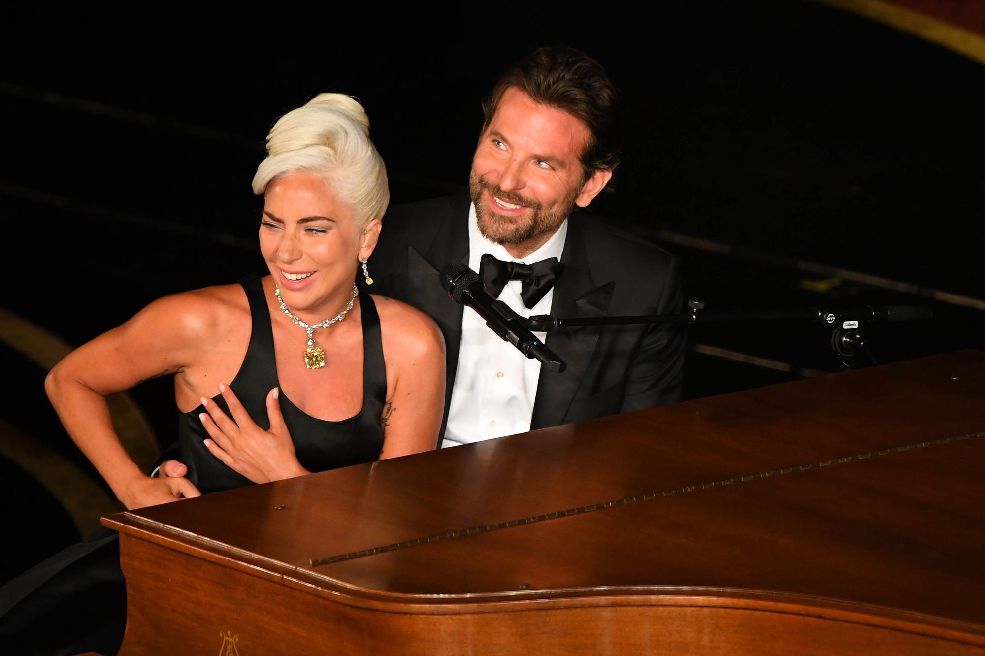 La Belle Complicite De Lady Gaga Et Bradley Cooper Fait Jaser