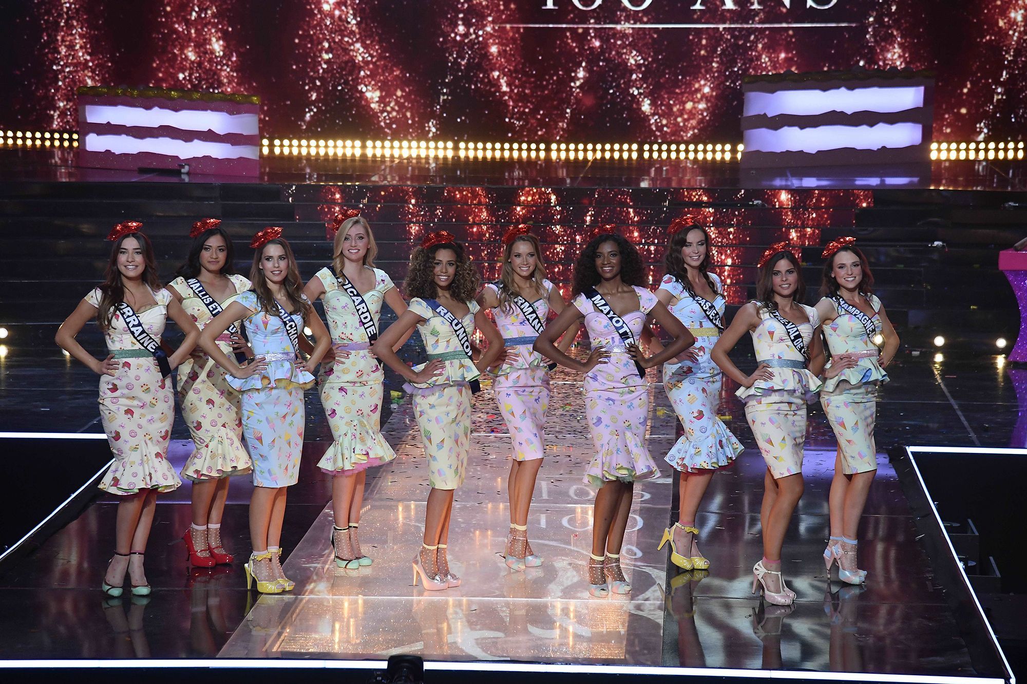 Miss France 2021 Les Candidates Sur Scene Pour Les Tableaux