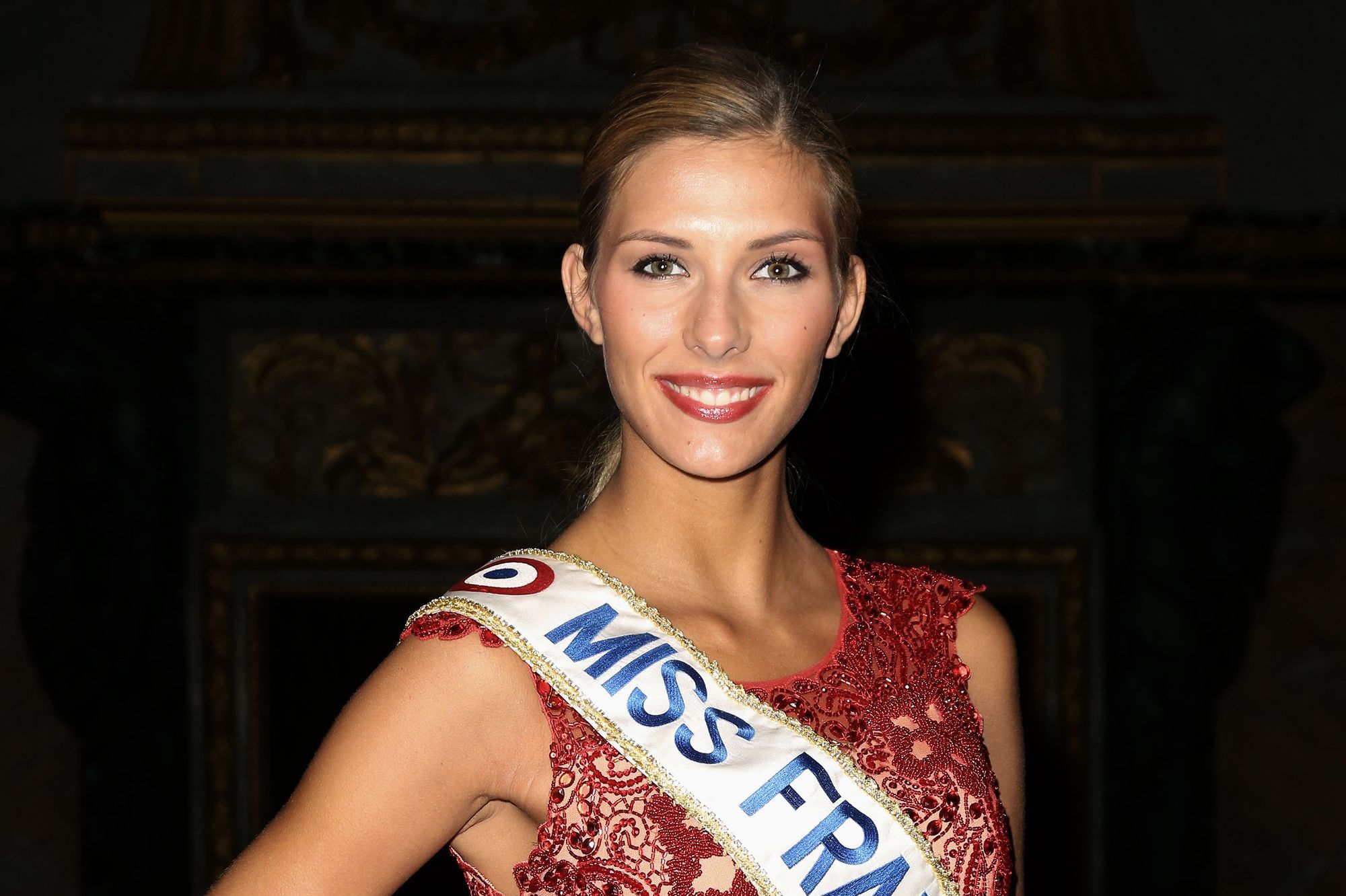 Soiree Royale Camille Cerf Radieuse Pour Un Gala A Versailles