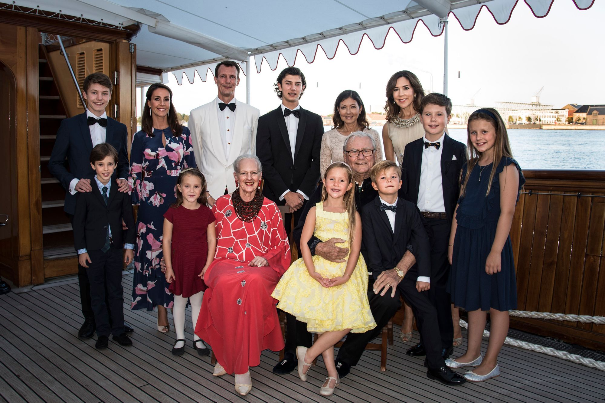 Le Prince Nikolai De Danemark A Fete Ses 18 Ans Avec Sa Grande Famille