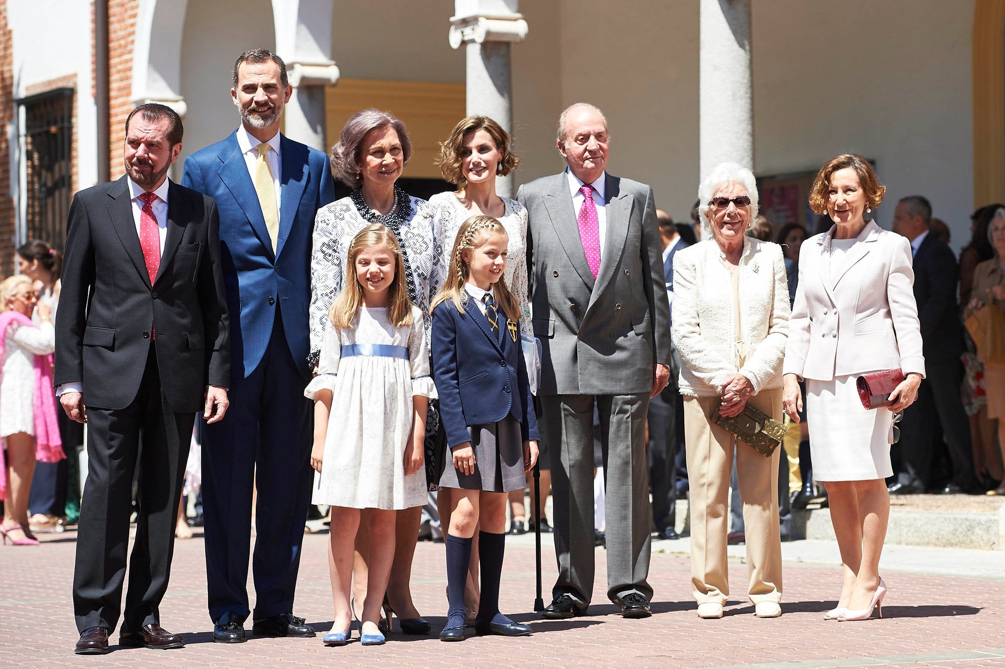 Famille Royale D Espagne En Photos Letizia Avec Sa Famille Pour La Premiere Communion De Leonor