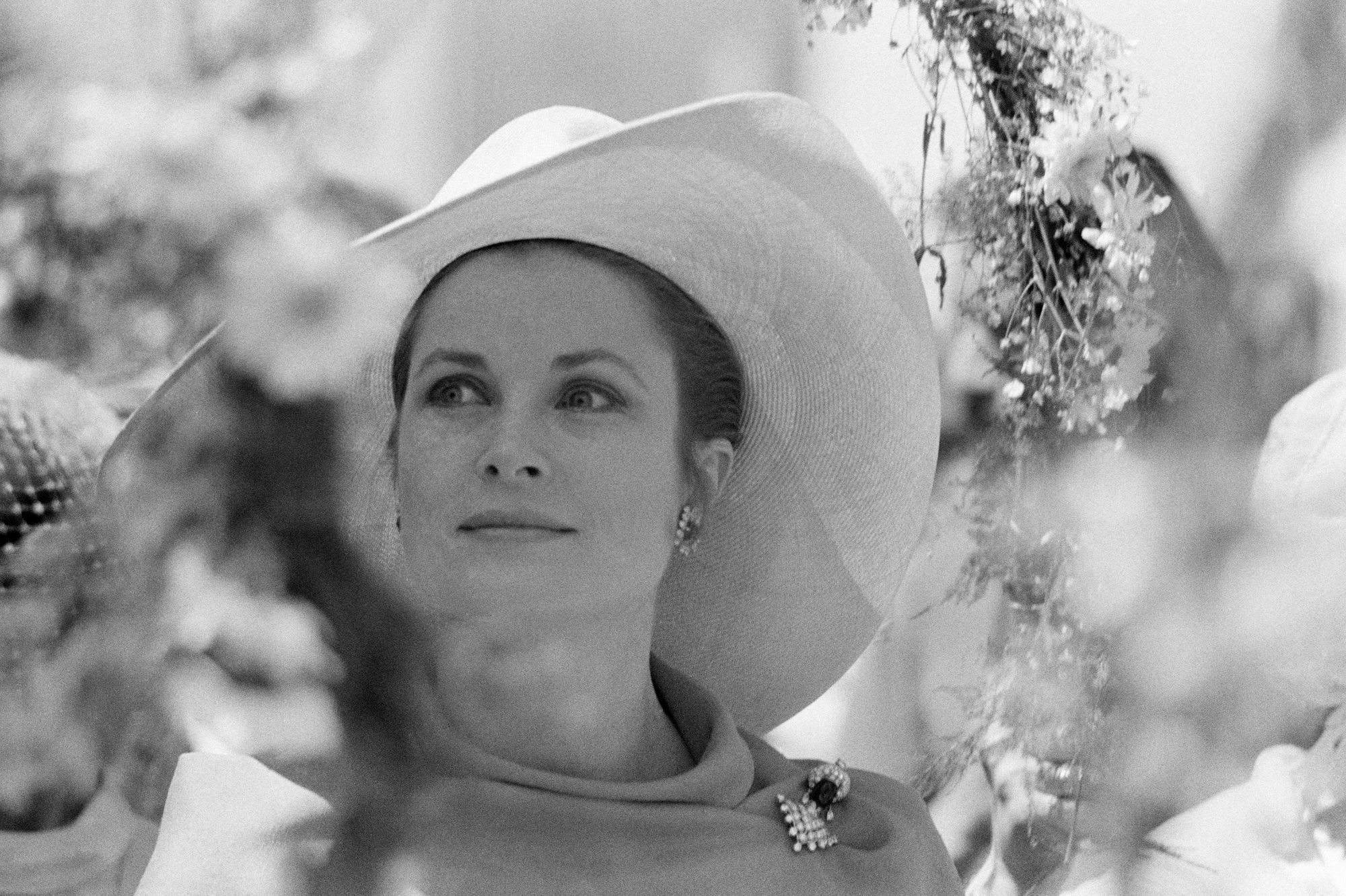Αποτέλεσμα εικόνας για A l'occasion du 90ème anniversaire de la naissance de la Princesse Grace (12 novembre 1929 - 12 novembre 2019), la page f